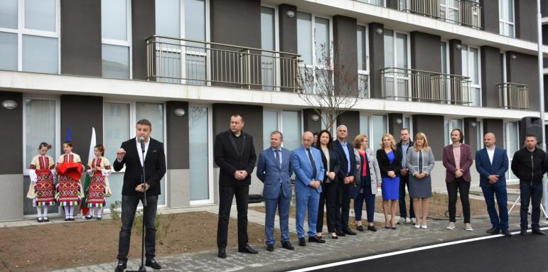 Камбитов откри нови 183 социални жилища